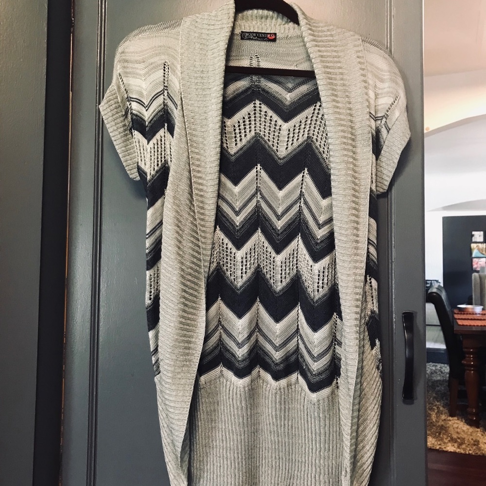Shortsleeved cardigan